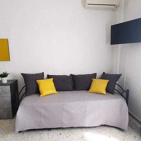 Limited Edition Guesthouse Bari Bagian luar foto