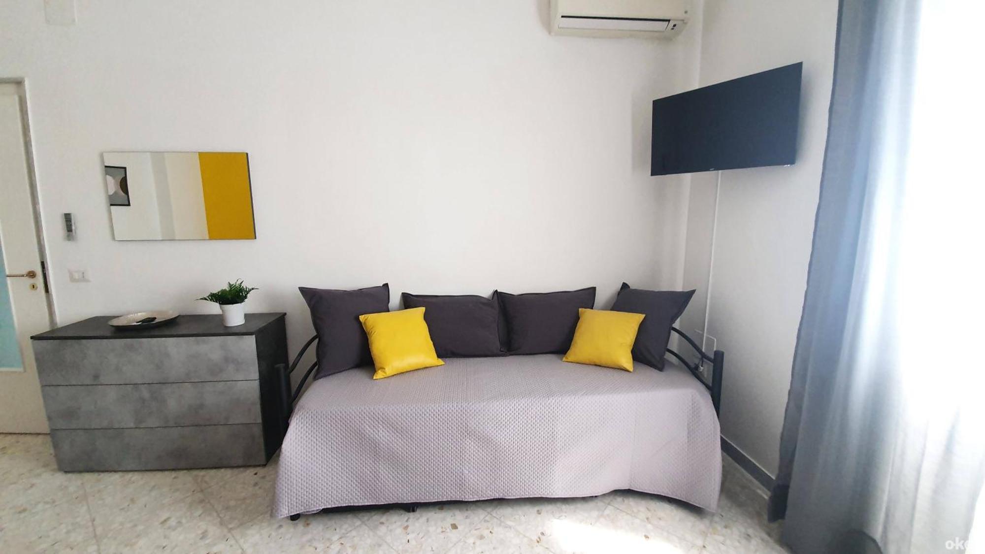 Limited Edition Guesthouse Bari Bagian luar foto