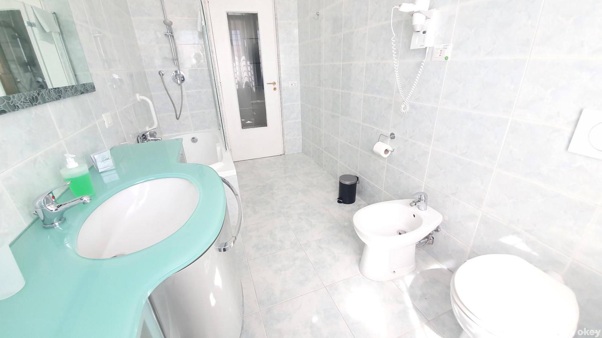 Limited Edition Guesthouse Bari Bagian luar foto